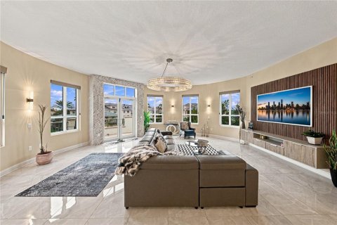 Condominio en venta en Tampa, Florida, 2 dormitorios, 244.89 m2 № 2413423 - foto 8