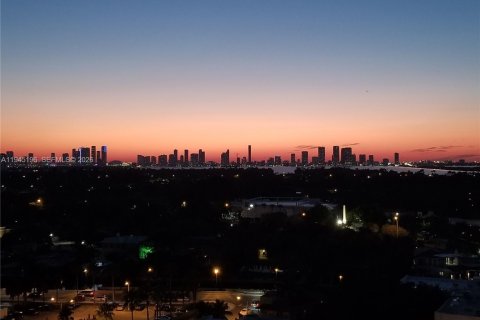 Condo in Miami Beach, Florida, 1 bedroom  № 2001533 - photo 18