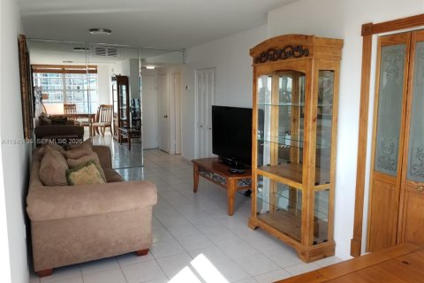 Condo in Miami Beach, Florida, 1 bedroom  № 2001533 - photo 9