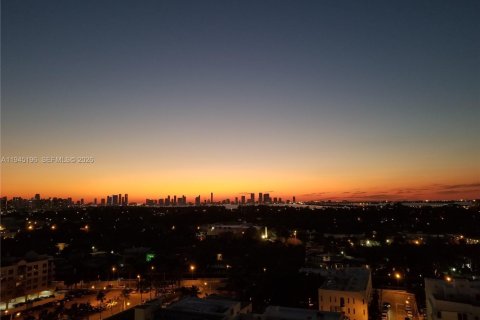 Condo in Miami Beach, Florida, 1 bedroom  № 2001533 - photo 20
