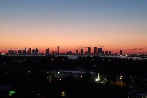 Condo in Miami Beach, Florida, 1 bedroom  № 2001533 - photo 19