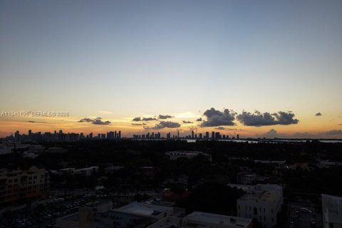 Condo in Miami Beach, Florida, 1 bedroom  № 2001533 - photo 26