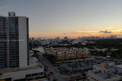 Condo in Miami Beach, Florida, 1 bedroom  № 2001533 - photo 24