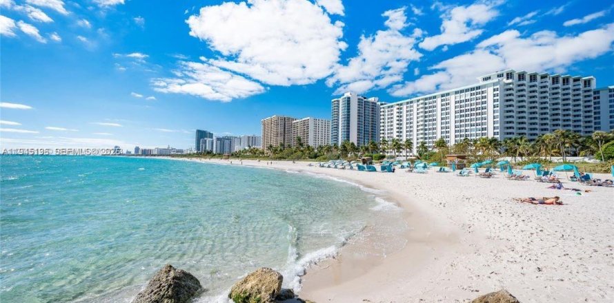 Condo in Miami Beach, Florida, 1 bedroom  № 2001533