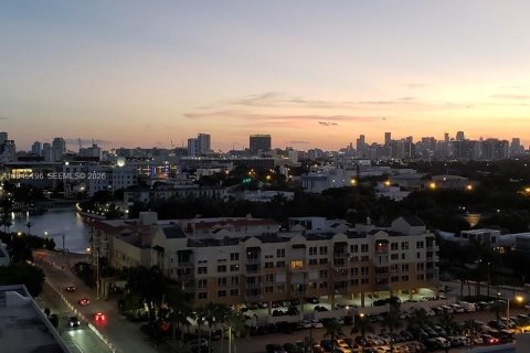 Condo in Miami Beach, Florida, 1 bedroom  № 2001533 - photo 23