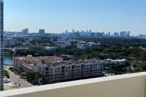 Condo in Miami Beach, Florida, 1 bedroom  № 2001533 - photo 21