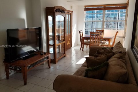 Condo in Miami Beach, Florida, 1 bedroom  № 2001533 - photo 8