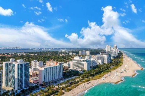 Condo in Miami Beach, Florida, 1 bedroom  № 2001533 - photo 3