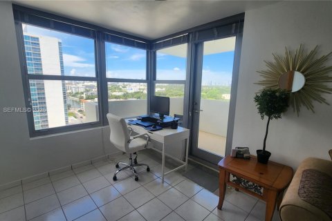 Condo in Miami Beach, Florida, 1 bedroom  № 2001533 - photo 16