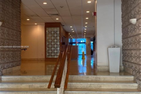 Condo in Miami Beach, Florida, 1 bedroom  № 2001533 - photo 27