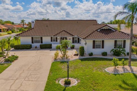House in Sun City Center, Florida 3 bedrooms, 205.13 sq.m. № 1808025 - photo 1