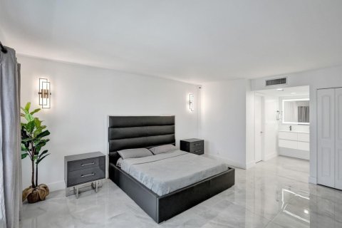 Condominio en Fort Lauderdale, Florida, 1 dormitorio № 2181640