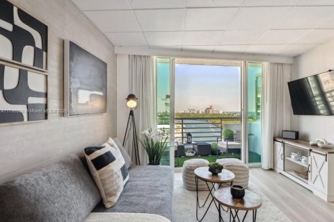 Снять в аренду кондоминиум в Форт-Лодердейл, Флорида 1 спальня, 54.35м2, № 1958801 - фото 2