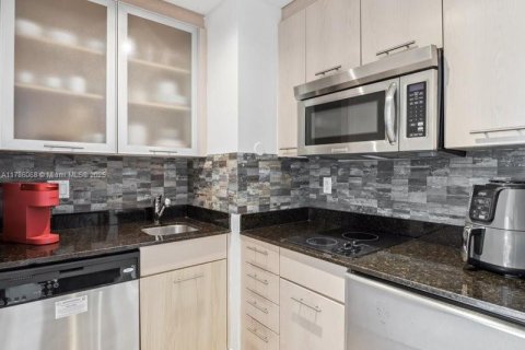 Снять в аренду кондоминиум в Форт-Лодердейл, Флорида 1 спальня, 54.35м2, № 1958801 - фото 25