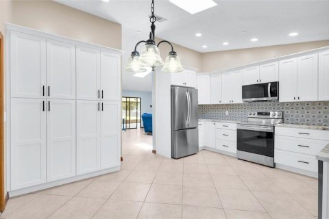 Villa ou maison à louer à Kissimmee, Floride: 4 chambres, 210.33 m2 № 2280076 - photo 3