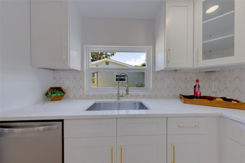 Casa en venta en Pinellas Park, Florida, 3 dormitorios, 141.03 m2 № 2425727 - foto 16