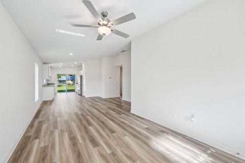 Villa ou maison à vendre à St. Lucie, Floride: 2 chambres, 95.88 m2 № 2086094 - photo 18