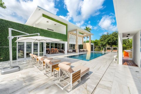 Villa ou maison à louer à Pinecrest, Floride: 7 chambres, 756.5 m2 № 1979395 - photo 17