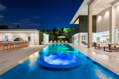 Villa ou maison à louer à Pinecrest, Floride: 7 chambres, 756.5 m2 № 1979395 - photo 2