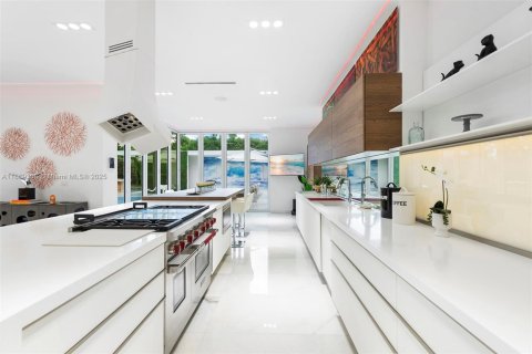 Villa ou maison à louer à Pinecrest, Floride: 7 chambres, 756.5 m2 № 1979395 - photo 14