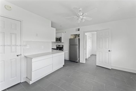 Casa en alquiler en Miami, Florida, 1 dormitorio, 46.45 m2 № 1987634 - foto 1