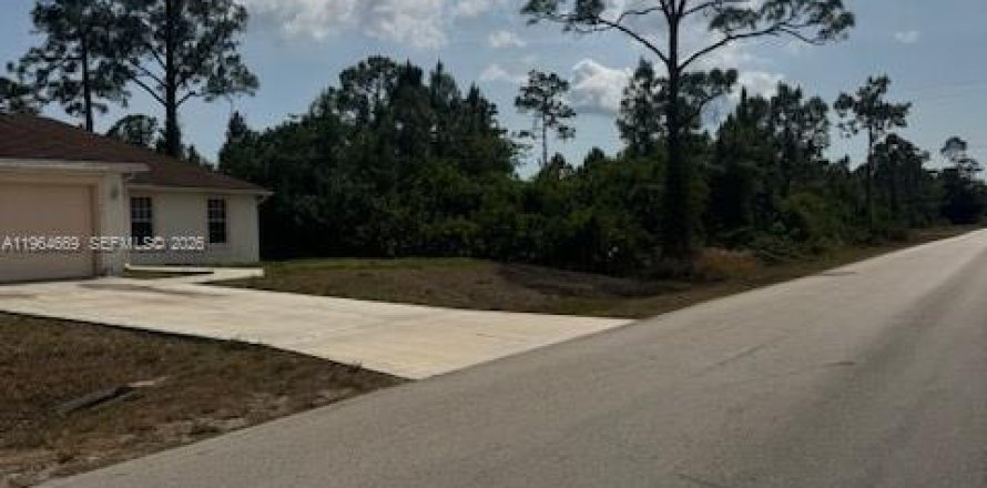 Land in Lehigh Acres, Florida № 2158653