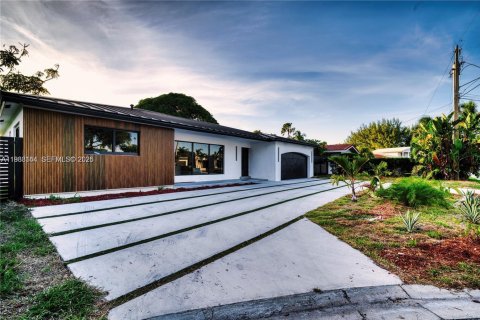 Купить виллу или дом в Форт-Лодердейл, Флорида 5 спален, 212.28м2, № 1996390 - фото 3