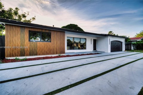 Купить виллу или дом в Форт-Лодердейл, Флорида 5 спален, 212.28м2, № 1996390 - фото 4