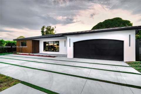Купить виллу или дом в Форт-Лодердейл, Флорида 5 спален, 212.28м2, № 1996390 - фото 2