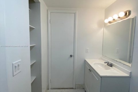 Купить кондоминиум в Майами, Флорида 1 спальня, 78.04м2, № 1865588 - фото 8