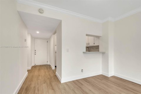 Купить кондоминиум в Майами, Флорида 1 спальня, 65.96м2, № 1959251 - фото 9