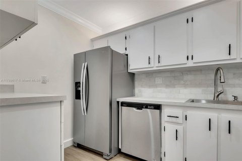 Купить кондоминиум в Майами, Флорида 1 спальня, 65.96м2, № 1959251 - фото 7