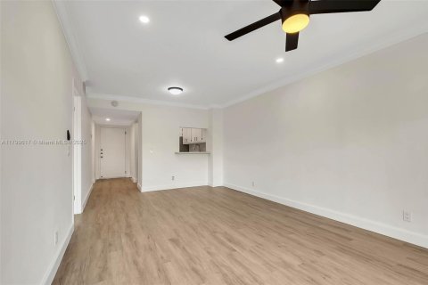 Купить кондоминиум в Майами, Флорида 1 спальня, 65.96м2, № 1959251 - фото 10