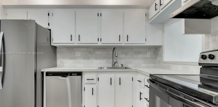 Кондоминиум с 1 спальней в Майами, Флорида № 1959251