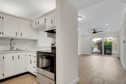 Купить кондоминиум в Майами, Флорида 1 спальня, 65.96м2, № 1959251 - фото 12