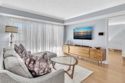 Снять в аренду кондоминиум в Майами-Бич, Флорида 2 спальни, 98.85м2, № 2080959 - фото 25