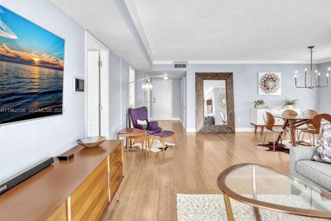 Снять в аренду кондоминиум в Майами-Бич, Флорида 2 спальни, 98.85м2, № 2080959 - фото 27