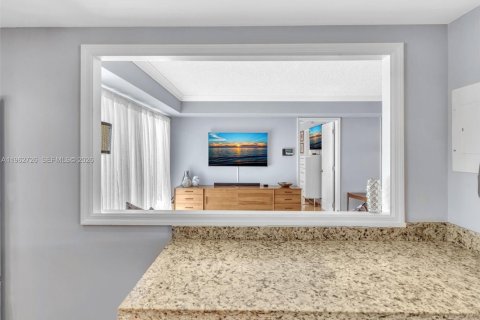 Снять в аренду кондоминиум в Майами-Бич, Флорида 2 спальни, 98.85м2, № 2080959 - фото 22