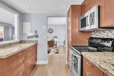 Снять в аренду кондоминиум в Майами-Бич, Флорида 2 спальни, 98.85м2, № 2080959 - фото 21