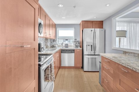 Снять в аренду кондоминиум в Майами-Бич, Флорида 2 спальни, 98.85м2, № 2080959 - фото 17