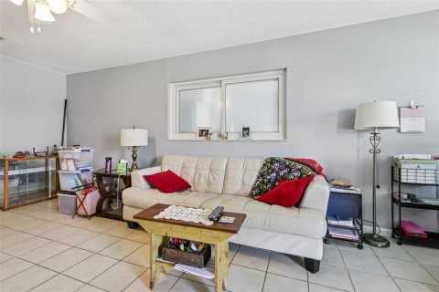 Condominio en venta en Pinellas Park, Florida, 2 dormitorios, 88.26 m2 № 1906342 - foto 4