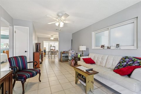 Condominio en venta en Pinellas Park, Florida, 2 dormitorios, 88.26 m2 № 1906342 - foto 3