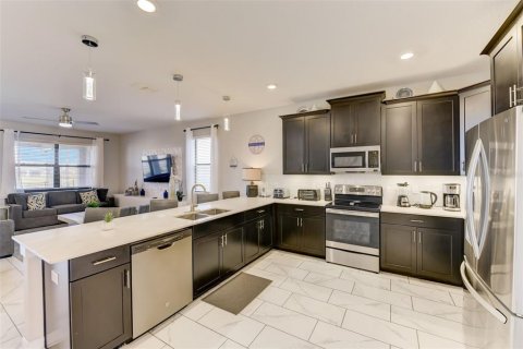 Купить виллу или дом в Киссимми, Флорида 13 комнат, 399.76м2, № 985505 - фото 24