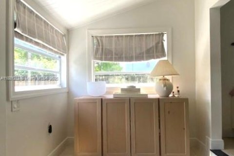 Casa en venta en Miami, Florida, 1 dormitorio № 1978123 - foto 3