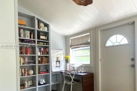 Casa en venta en Miami, Florida, 1 dormitorio № 1978123 - foto 2