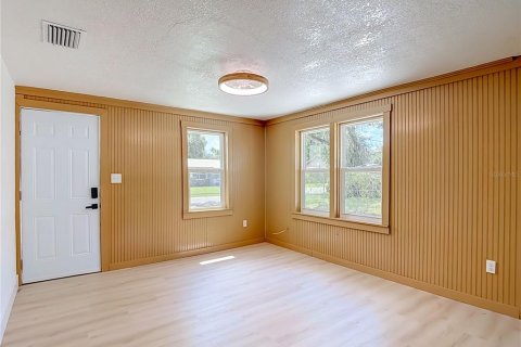 House in Tampa, Florida 3 bedrooms, 112.23 sq.m. № 2402785 - photo 11