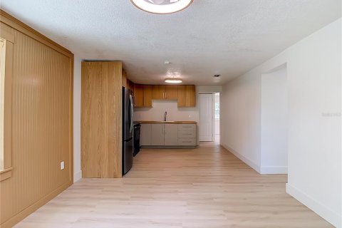 House in Tampa, Florida 3 bedrooms, 112.23 sq.m. № 2402785 - photo 14
