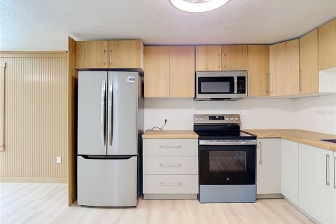 House in Tampa, Florida 3 bedrooms, 112.23 sq.m. № 2402785 - photo 18