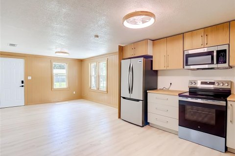 House in Tampa, Florida 3 bedrooms, 112.23 sq.m. № 2402785 - photo 19