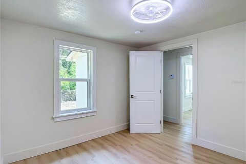 House in Tampa, Florida 3 bedrooms, 112.23 sq.m. № 2402785 - photo 23